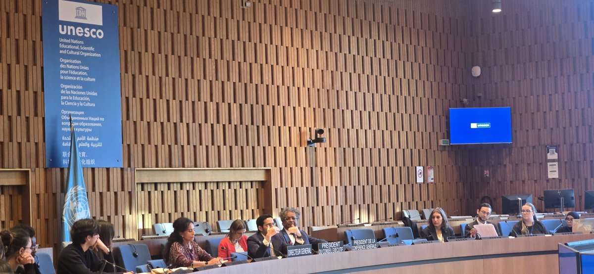 EXBChairperson's tweet photo. Heureux d’avoir échangé avec les étudiant·e·s de la Sorbonne, avec @VeraForReform,  @UNESCO_DG,@President43GC.Leurs idées rappellent que l’avenir du multilatéralisme repose sur le dialogue  et la capacité à dépasser les intérêts nationaux pour construire des réponses collectives. https://t.co/VPkbWAXAnD