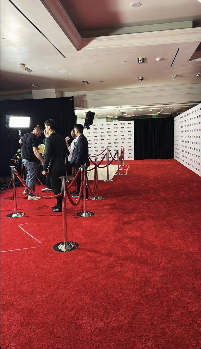 TSTheErasTour's tweet image. ‼️| FEW MORE HOURS UNTIL THE BIGGEST NIGHT AT THE @iHeartRadio awards ❤️ 

#iHeartAwards #TaylorSwift