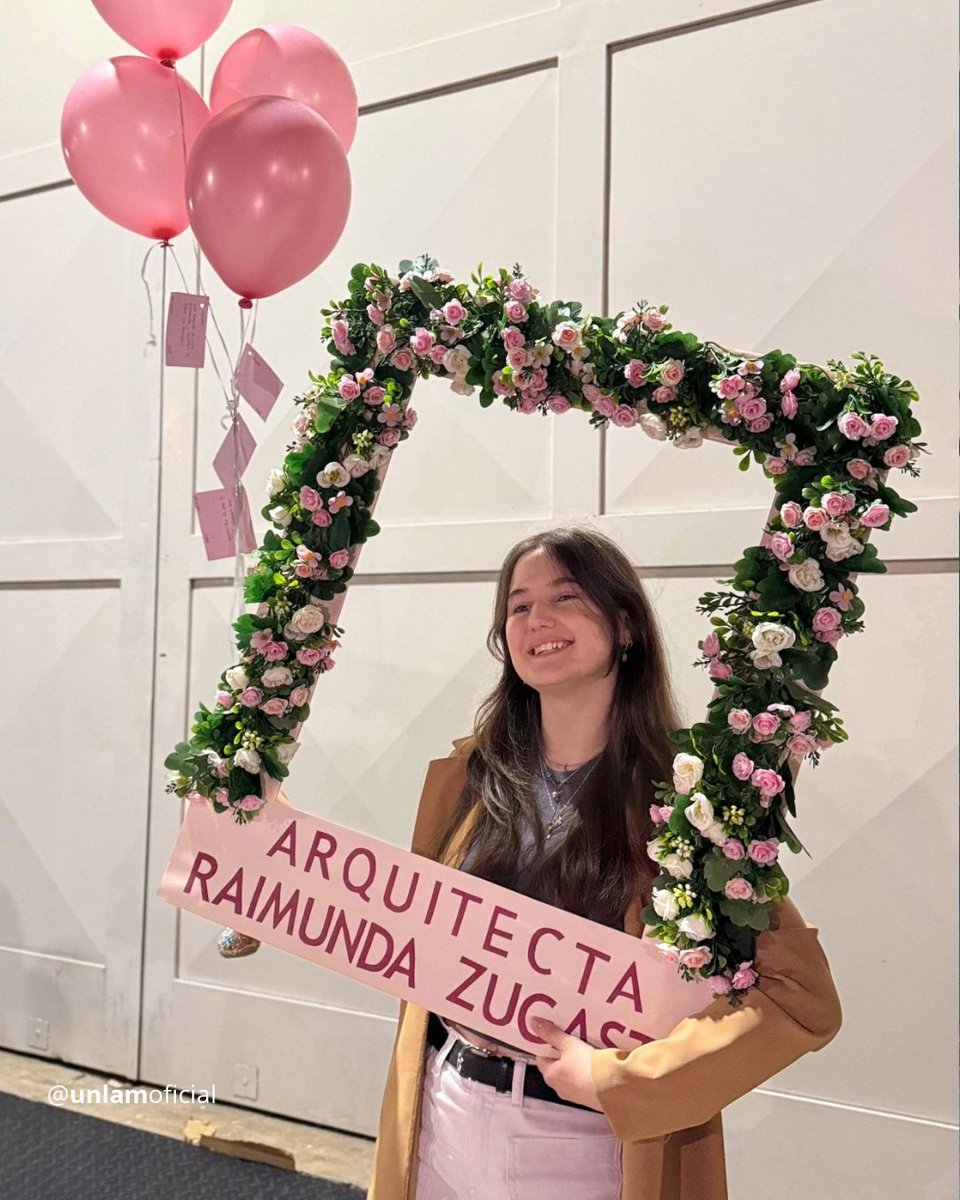 UnlamOficial's tweet photo. Las fotos que soñaste toda la carrera 📸
💚 ¡Felicitaciones! 💚
#UNLaM #graduados #graduadas https://t.co/56DBNi9FML