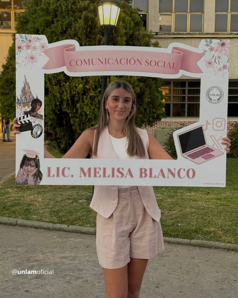 UnlamOficial's tweet photo. Las fotos que soñaste toda la carrera 📸
💚 ¡Felicitaciones! 💚
#UNLaM #graduados #graduadas https://t.co/56DBNi9FML