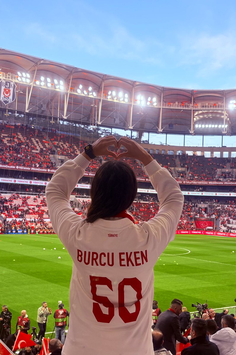 Burcu Eken tweet media
