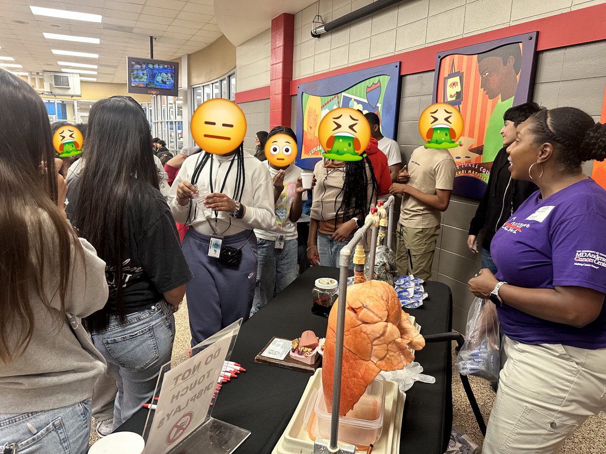Luvelyo's tweet photo. Students at @Drew_AISD saw the difference between smoker’s lungs versus healthy lungs during #KickTobaccoandVaping month. The choice is clear. Choose to have healthy lungs and say no to all forms of tobacco. @UTMDAnderson #EndCancer https://t.co/J2bB5gff4K