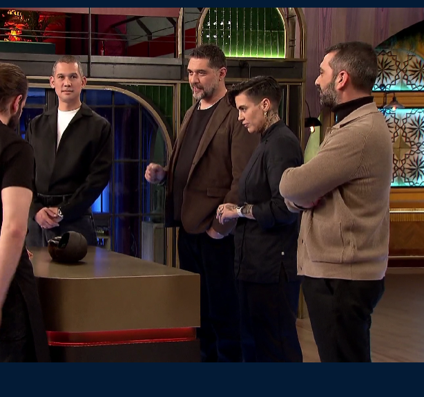 #MasterChefGR Αν δεν με γελαει η μνημη μου οσες φορες εχει παει καλεσμενη αυτη 1 απο τους 3 δεν εχει καταφερει να βγαλει πιατο