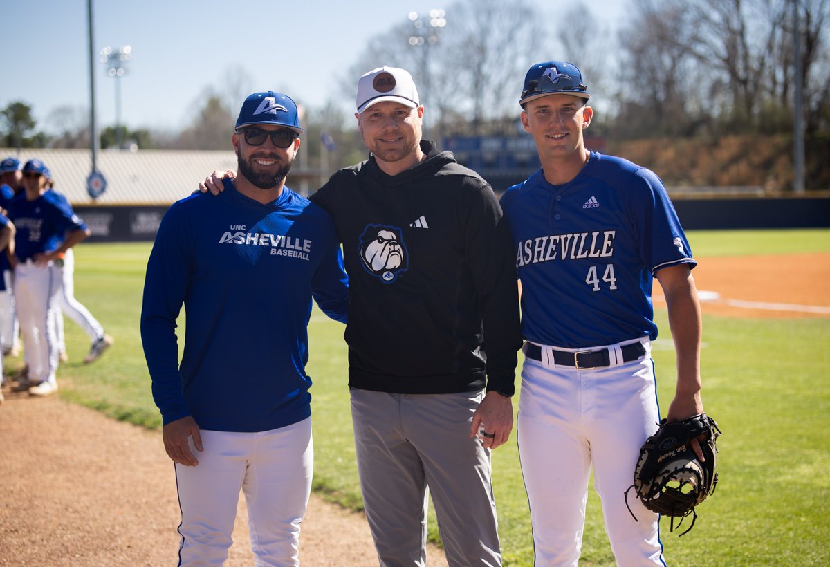 UNCAvlMBB's tweet photo. Coach throwing darts 🎯

Thanks for having us out @uncavlbaseball 🤝

#ALLinAVL #IWWD https://t.co/tCbUwrtgZS