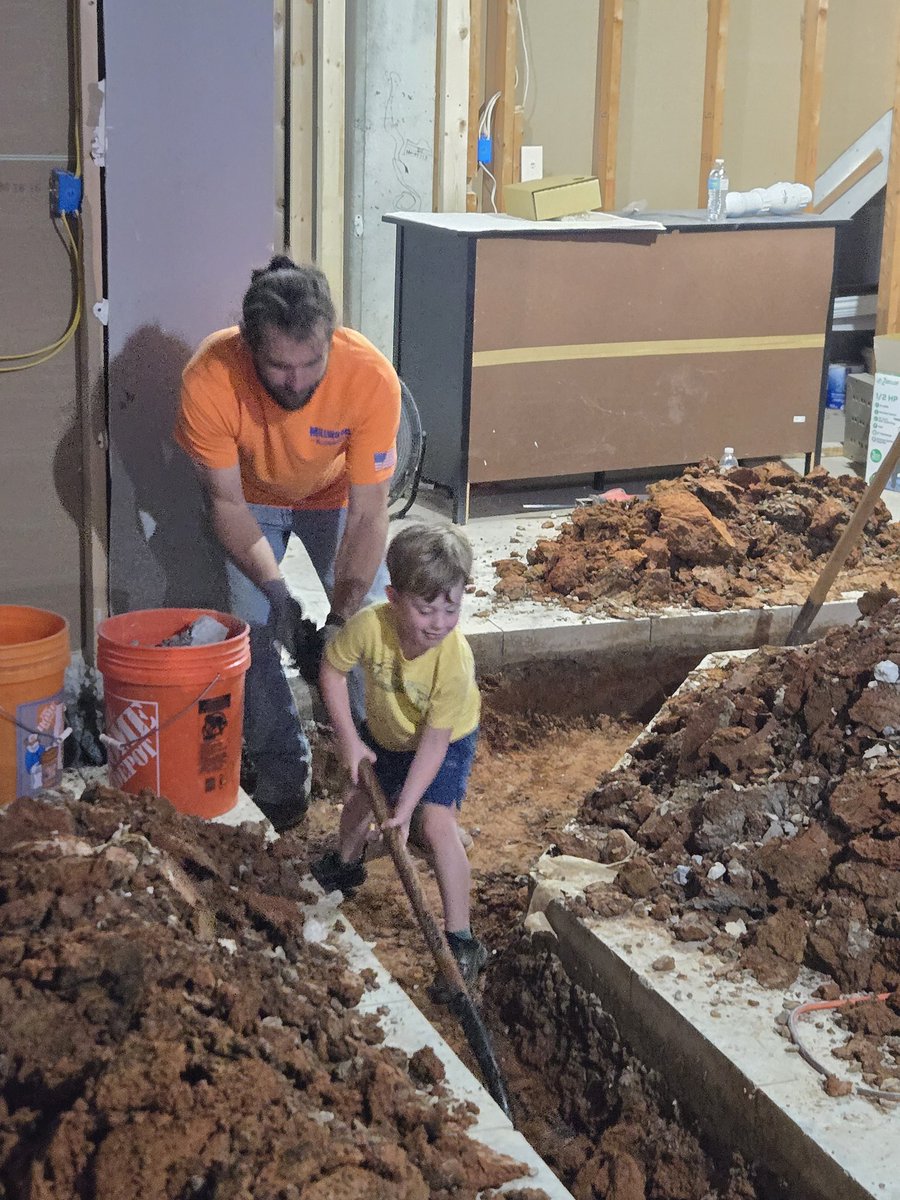 derekgahring's tweet photo. @tylermillwood31 Just so Everyone knows! These guys don't just play, they bust there asses every single day! Uncle @tylermillwood31 and Jr working them! Trades are the way! @mmillwoodx @millwood_vickie @katiemillwood https://t.co/d8kvdAuojr