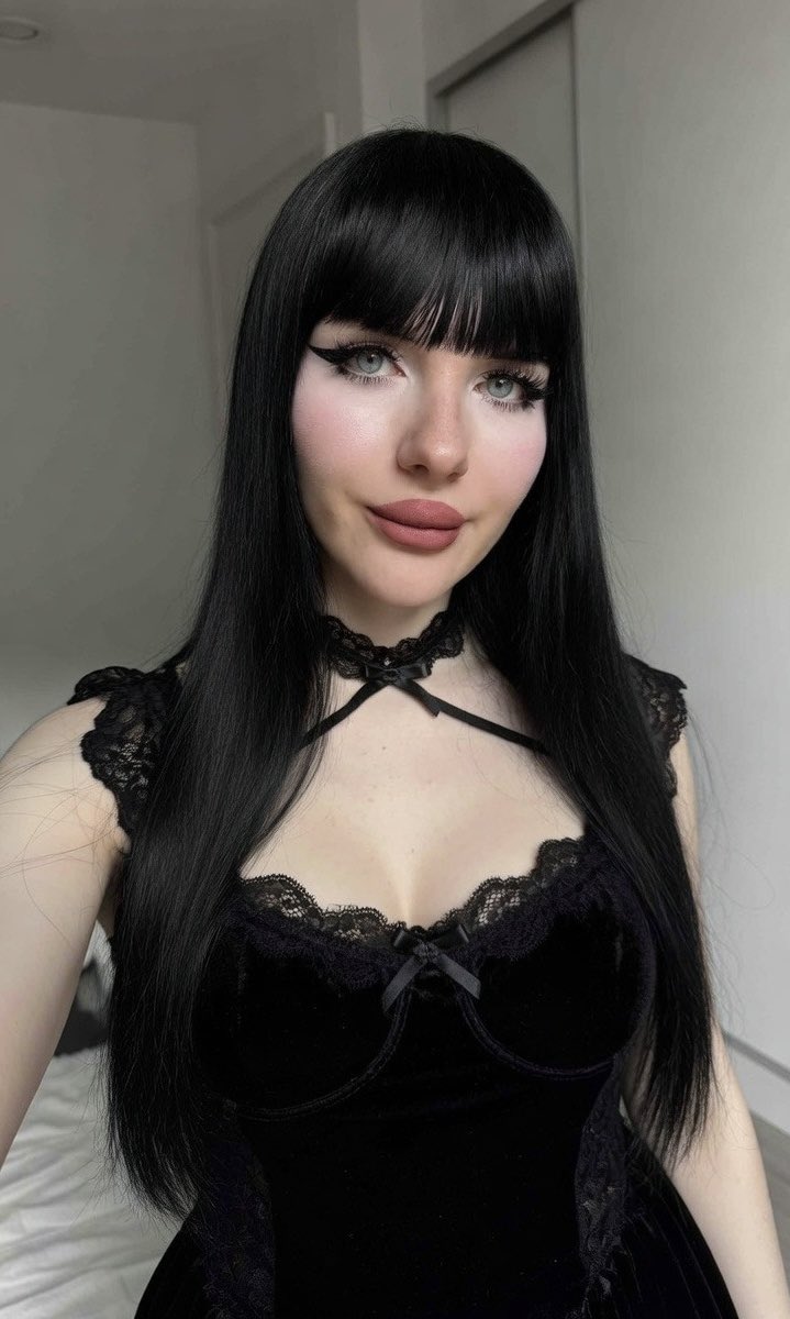 Winter 🖤 tweet media