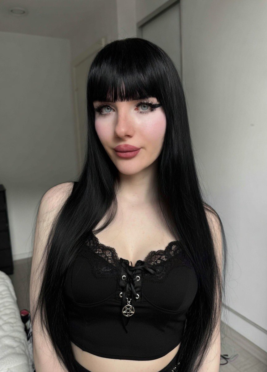 Winter 🖤 tweet media