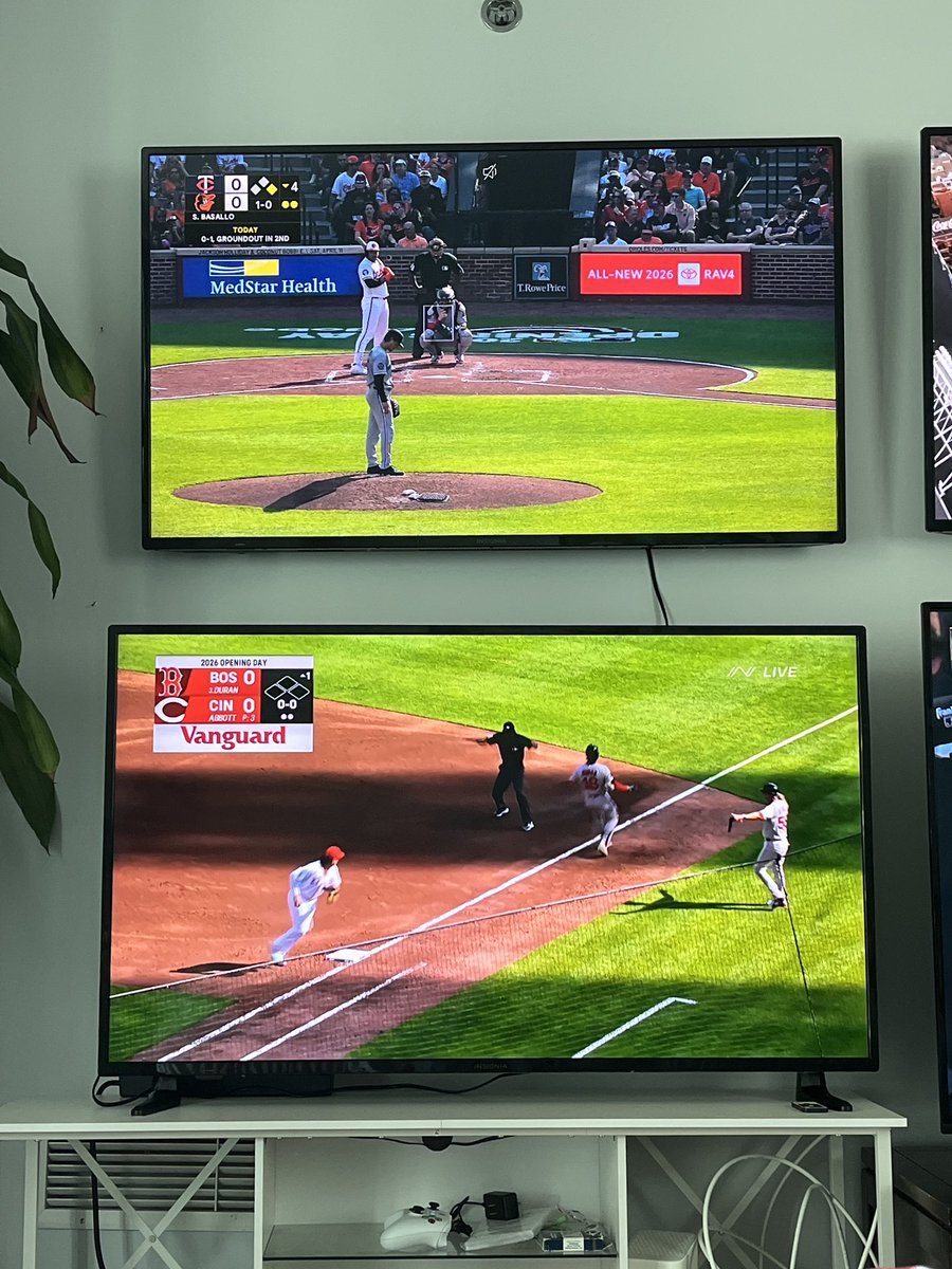 Jackbonfire_'s tweet image. FIX THIS THIS SCOREBUG WTF @NESN

I will boycott @vanguard this ad is WAYYYY TOO BIG