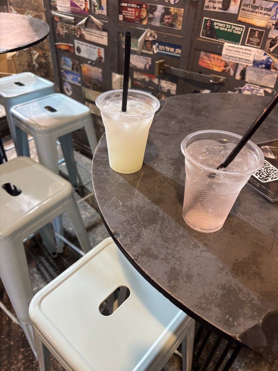 עמית (שטח פרסום זה להשכרה) tweet media