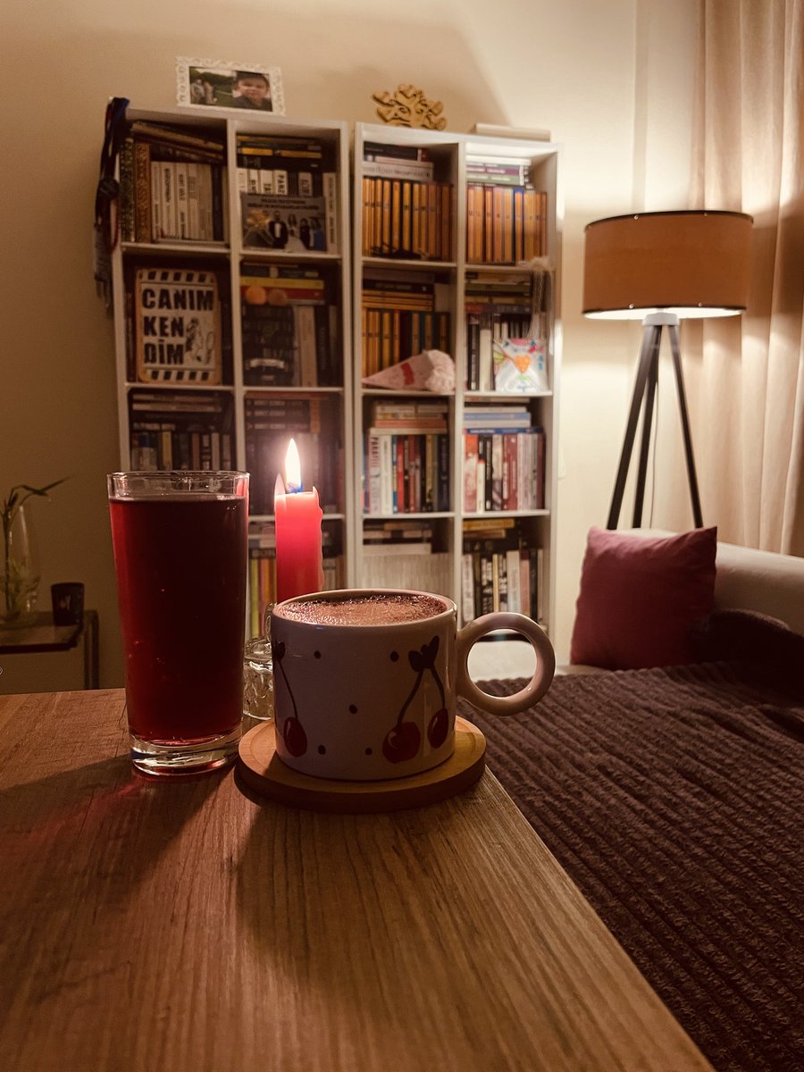 #gece #türkkahvesi
Günler süren nane limon serüveninden Türk kahvesine geçiş yapılmıştır ☕️