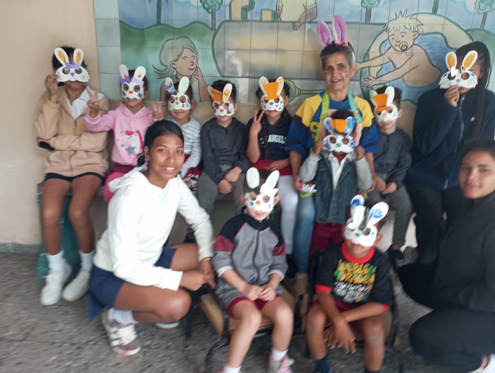 llavecitas's tweet photo. Día muy emotivo !!! Las estudiantes que optan por carreras pedagógicas participaron en actividad demostrativa de la Dimensión de Educación y Desarrollo de la Estética #LaPrimeraInfanciaimporta
@Comunicaci83741 @YanetHzP25 @CubaMined https://t.co/URraHuYUFv