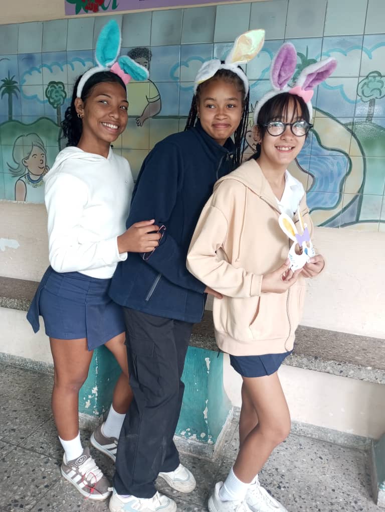 llavecitas's tweet photo. Día muy emotivo !!! Las estudiantes que optan por carreras pedagógicas participaron en actividad demostrativa de la Dimensión de Educación y Desarrollo de la Estética #LaPrimeraInfanciaimporta
@Comunicaci83741 @YanetHzP25 @CubaMined https://t.co/URraHuYUFv