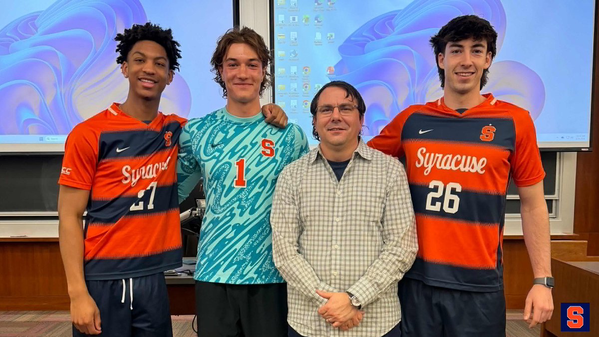 CuseMSOC's tweet image. Wear your kits to class✅

Because 300 of you donated to our team on ’Cuse Giving Day, we completed our player challenge by wearing our full uniforms to class today! @SyracuseU 🙌

Thank you again for all of your support! Go Orange!🍊⚽️

#DareToDream x #FamiliesEatTogether