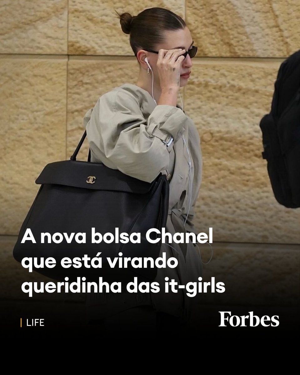 ForbesBR's tweet image. Da primeira coleção de Matthieu Blazy para a Chanel, a Large Shopping Bag é o acessório fashion que todo mundo está carregando no momento

Leia mais em: forbes.com.br/forbes-life/20…

(Fotos: Divulgação)

#ForbesLife #Chanel #QuietLuxury #ItBags #LuxuryFashion #MatthieuBlazy