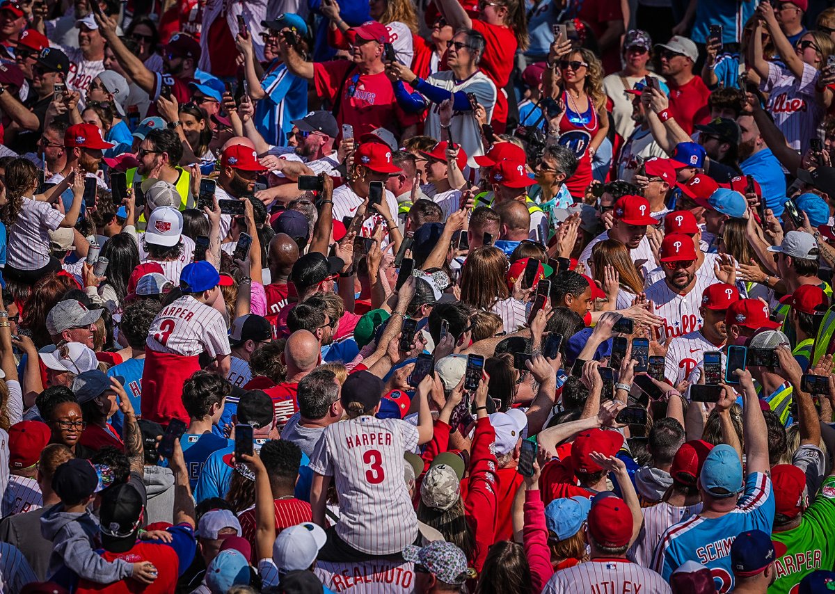 Surrounded by over 40,000 of our closest friends ❤️💙