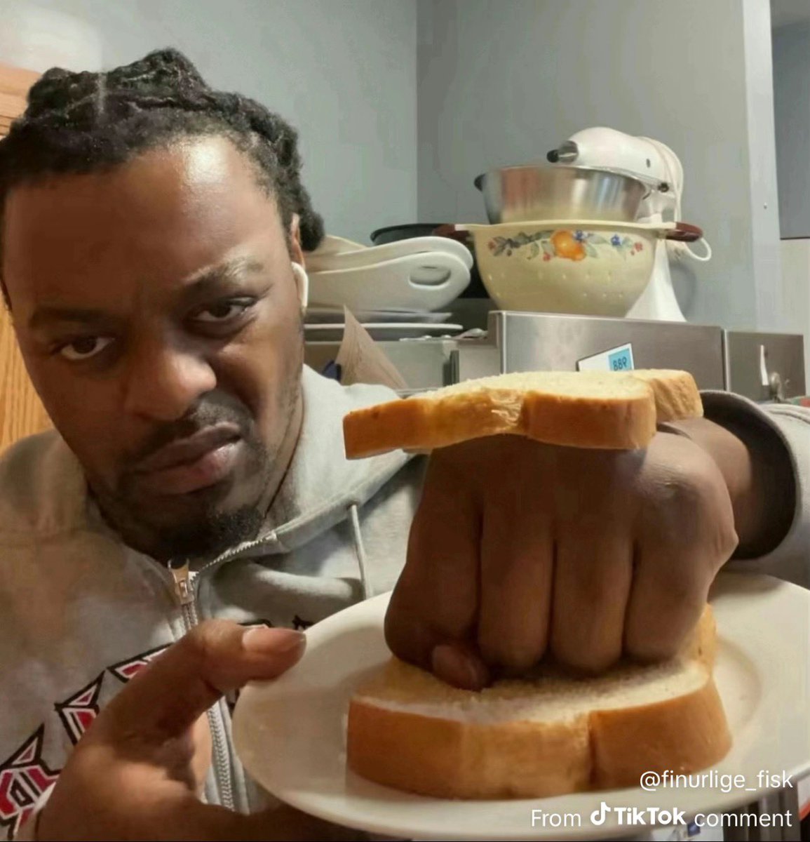 𝑪𝒉𝒓𝒊𝒔 🧊 tweet media