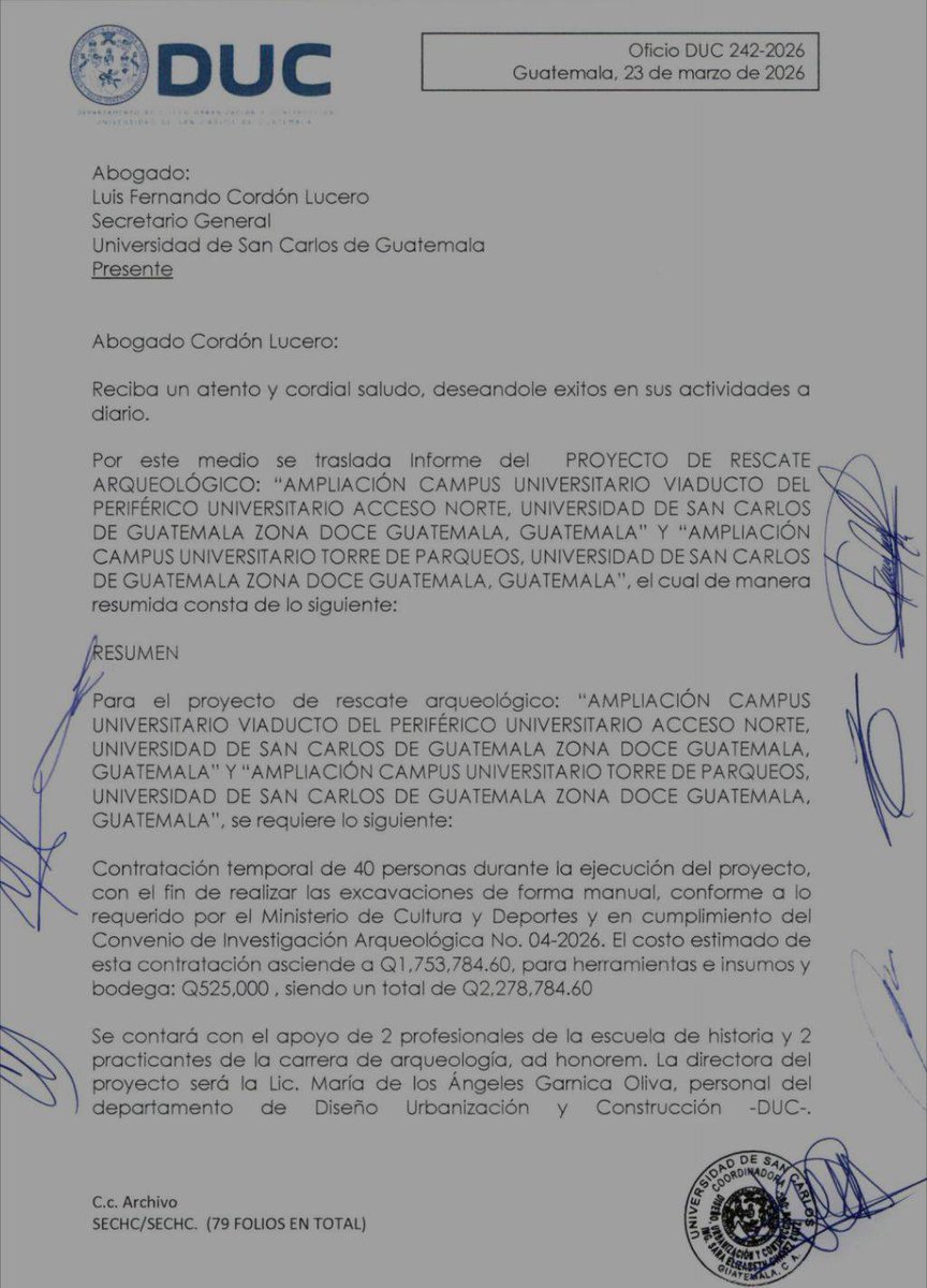 PrensaComunitar's tweet photo. 🔴 USAC cierra el campus central y autoriza clases virtuales desde el 6 de abril

Estudiantes universitarios y docentes advierten que la medida se adopta para evitar protestas por la falta de acreditación de cuerpos electorales de oposición.  Las autoridades de la USAC señalan que la medida durará por cuatro meses debido a la construcción de un viaducto y una torre de parqueos.