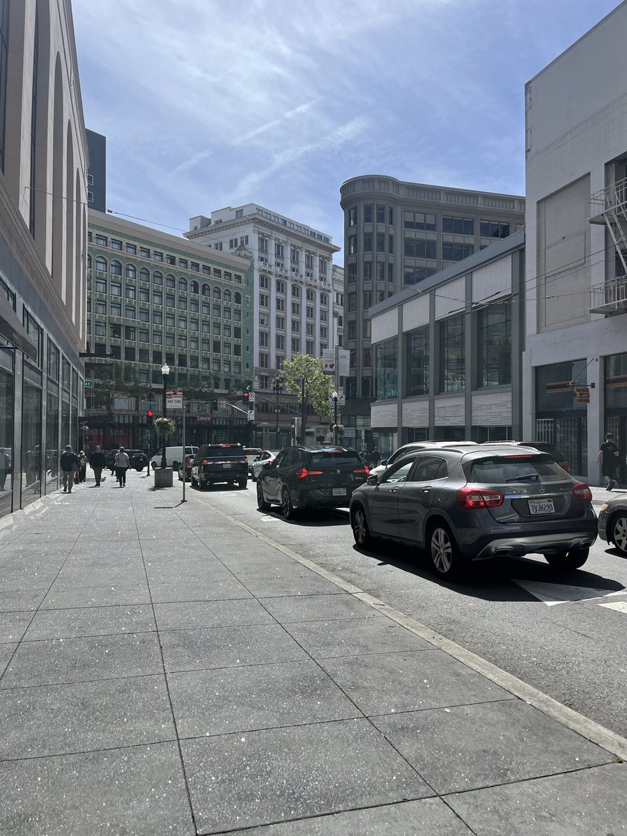 𝕐𝕃𝕊 tweet media