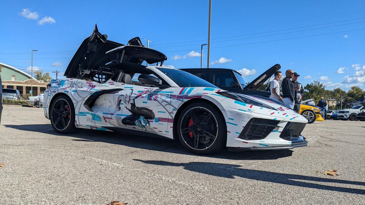 KMS_Designs's tweet photo. Spiderman C8 
Miles and Gwen on this spilt tone Vette. My first non-anime style itasha actually... 

Itasha Commissions Open 🔗 in bio https://t.co/2KYxfh15Zy