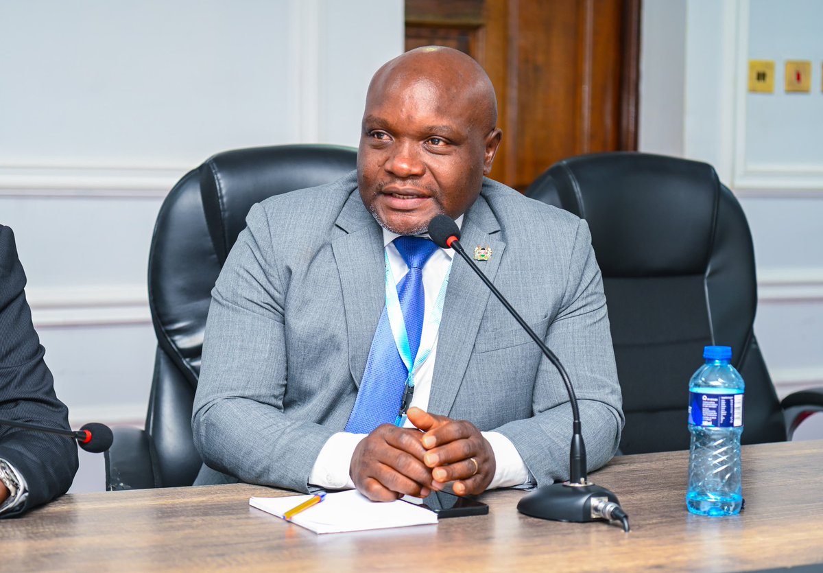 PublicHealthMoH's tweet image. The @MOH_Kenya hosted a delegation from @ECSA_HC led by Dr. Ntuli Kapologwe.
Discussions focused on strengthening regional cooperation, advancing health systems, and aligning policies to drive #UHC and digital health solutions.
Read more:v.gd/QNuyfM
