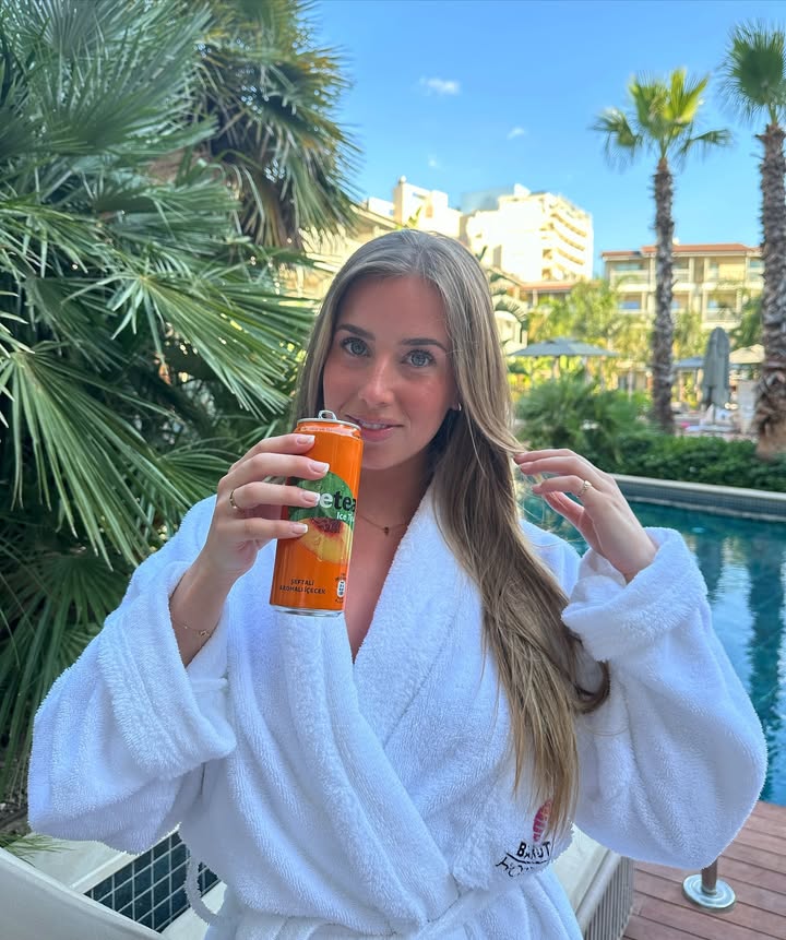 Emily Davis tweet media