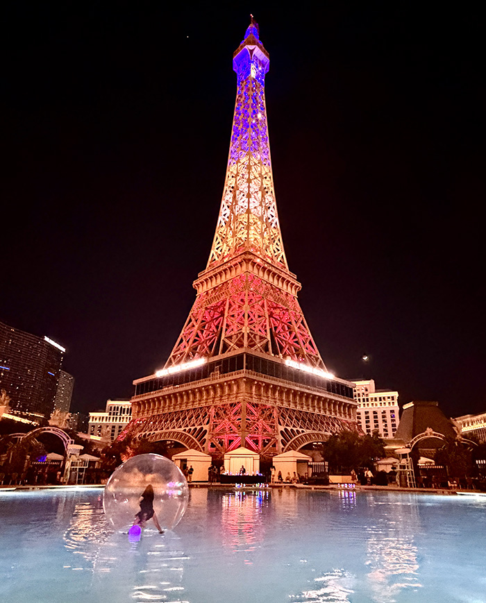 limeadesid's tweet photo. Something truly mesmerizing about floating around the Eiffel Tower at @ParisVegas ✨
#waterspheres #poolentertainment #corporateevent #vegasnight #eventpros https://t.co/WTNFJtz7kj