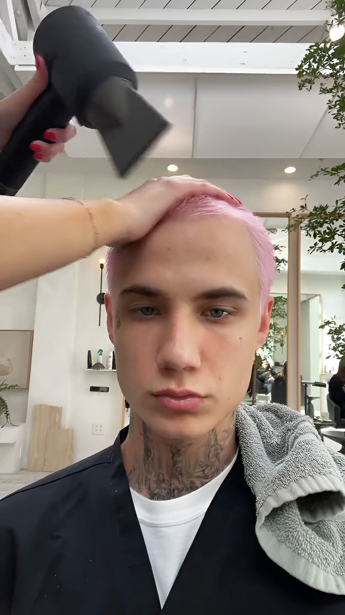 mis favs en rosa ! ᰔ ִ ׄ 
(no puse a airbag porque es obvio y no me entraba)
. y les doy un color