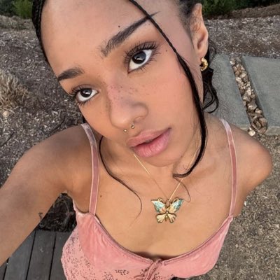 laura໑̣🍓 tweet media