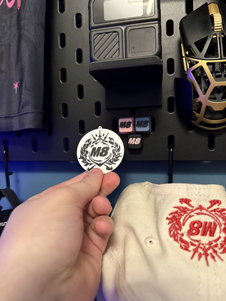 M8 idriix tweet media