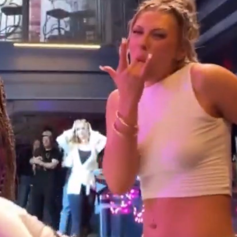 Ineligible 📚 tweet media