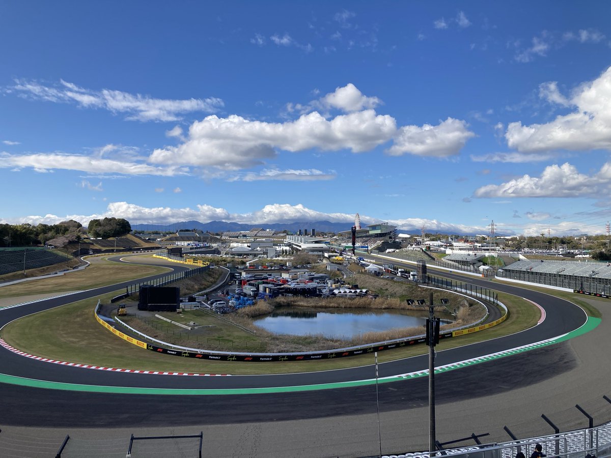 sada_cinelli's tweet photo. 最近のF1は全く知らないけど、現地での雰囲気は楽しめました♪ https://t.co/a9iIcgYMwK