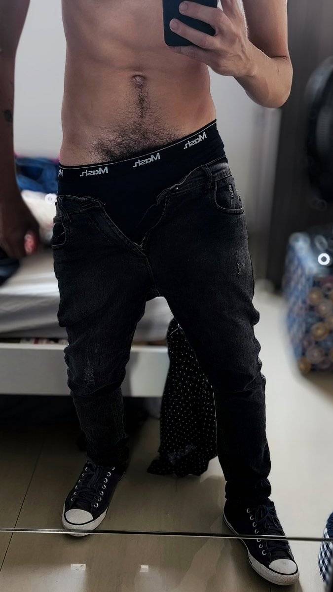 tu tira o que primeiro? a cueca suada, a calça usada ou o tênis com a meia sujona?
.
.
.
.
.
.
.
.
.
.
.
.
.
 #sneakersfetish #masterfeet #gaypig