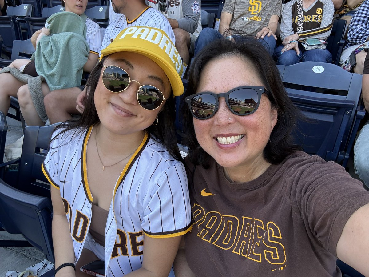 gettingchippy's tweet photo. Padres #openingday 🤎💛⚾️ #forthefaithful https://t.co/ktNycKgdEN