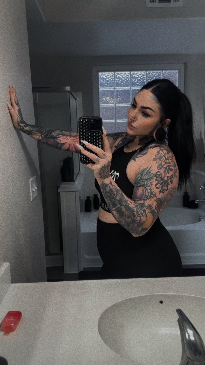 𝕷𝖆𝖉𝖞𝖞𝖑𝖔𝖇𝖊𝖘 tweet media