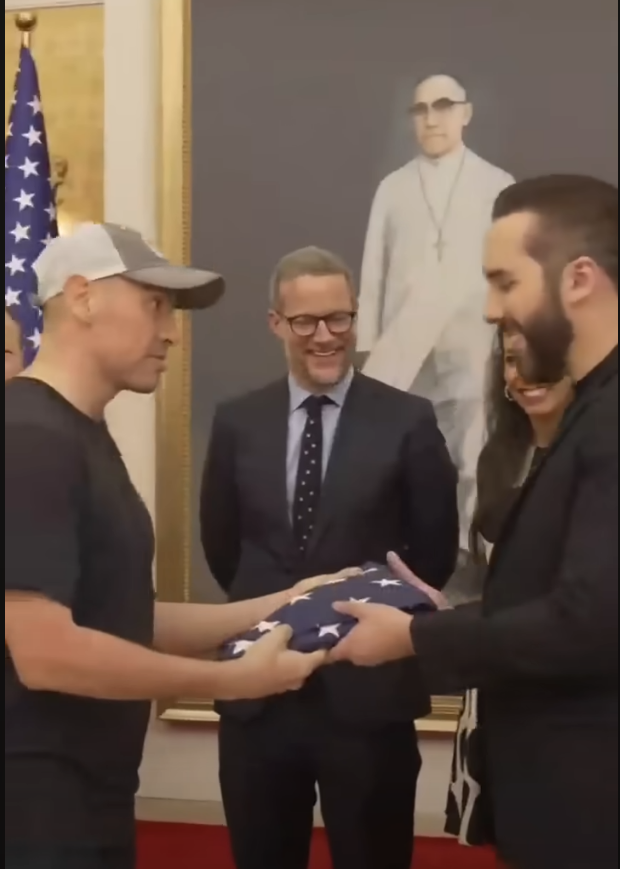 Alex_politics tweet media