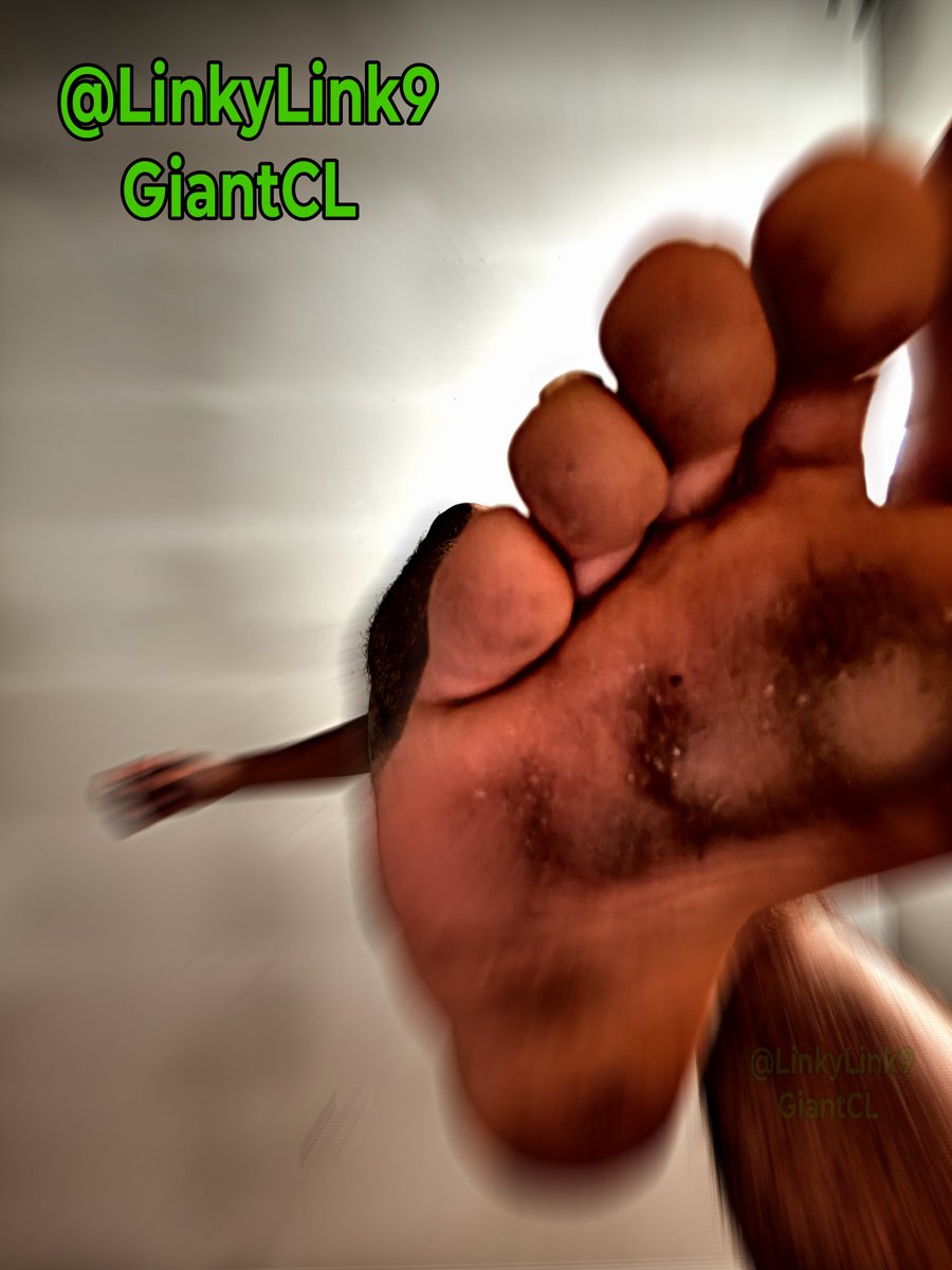LinkyLink9's tweet photo. Prepare to be crushed to dust bug 😈, there is no possible escape, you will become filth stuck to the sole of my gigantic foot. 

Last days of macro march it seems little subs
#giantfetish #malegiant #giantfeet #macrophilia #macrogiant #macromarch https://t.co/UK3nTgMlfm