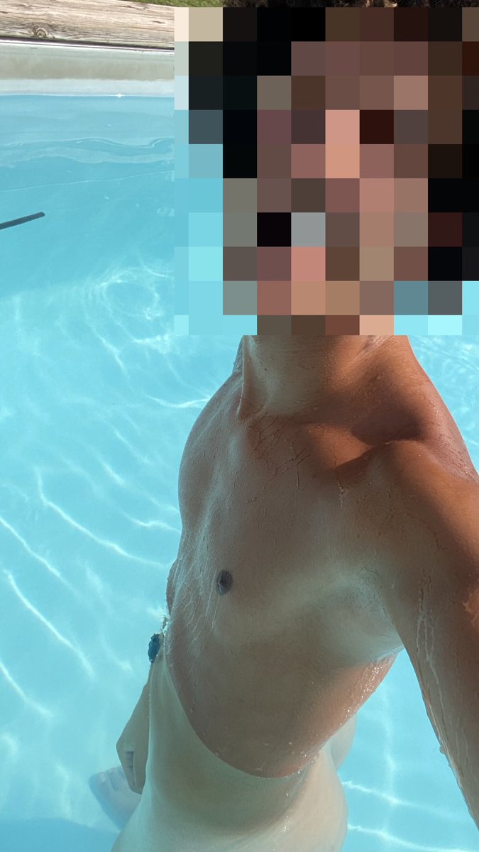 RoyaleGele's tweet photo. L’été me manque, RT si tu veux me rejoindre dans ma piscine 🍑 https://t.co/XwA5w3j8gm