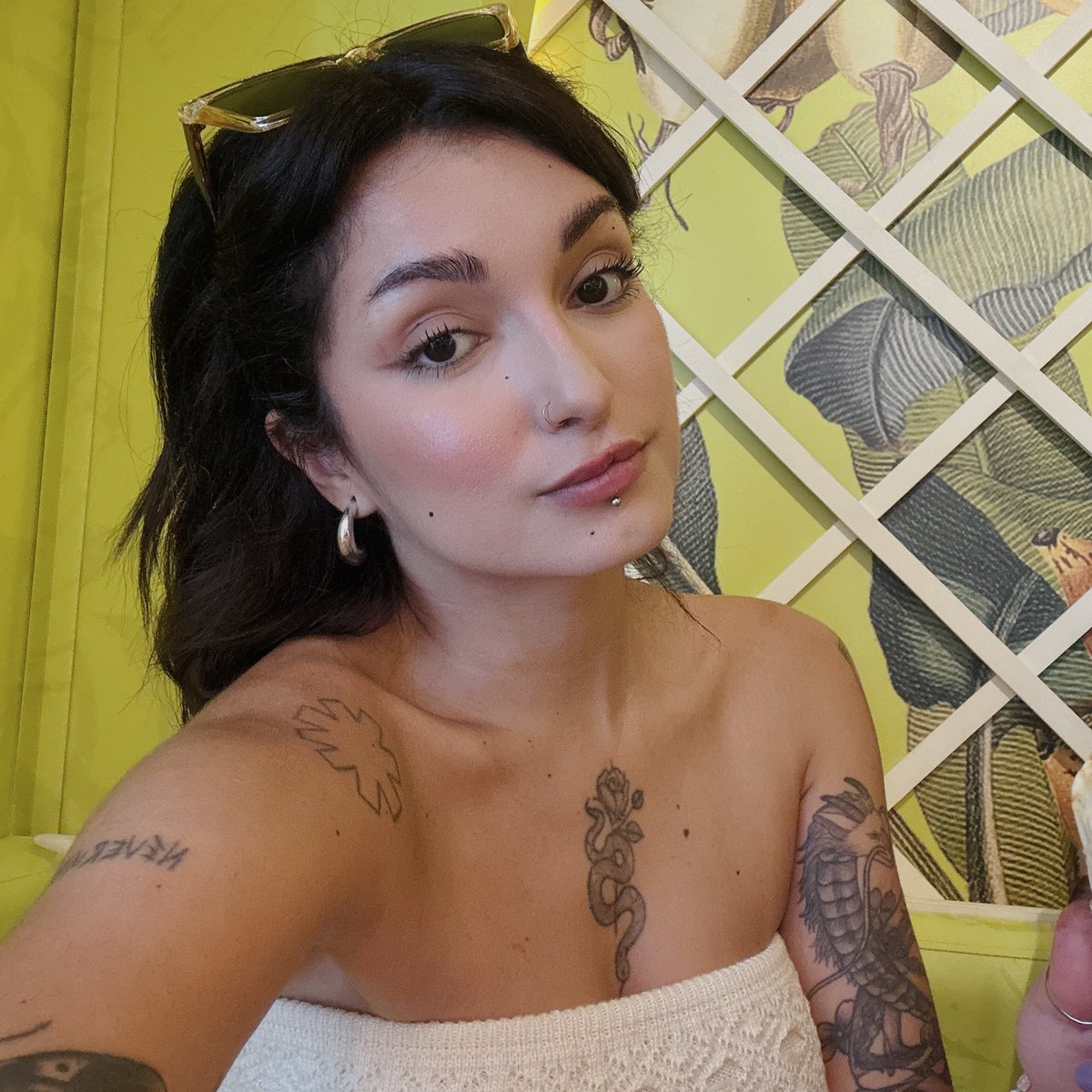 ✶⋆.˚ tweet media