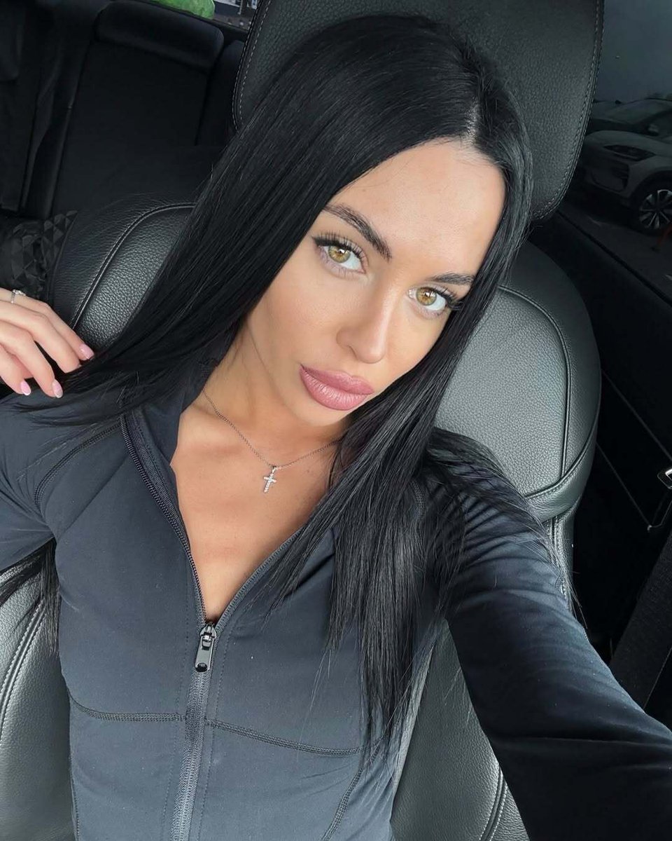 Goddess Ariana tweet media