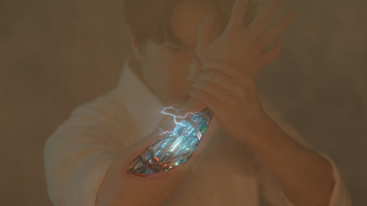 oshidoraEX's tweet photo. ╭━━━━━━━━━╮
　 第1話 場面写真公開
╰━ｖ━━━━━━━╯
🔌4月4日（土）よる11時スタート🤖
『 #ターミネーターと恋しちゃったら 』

皆さま❝ 1話予告動画❞を沢山ご覧いただきありがとうございます🙇‍♀️✨

予告動画に続き、本日は【場面写真】も公開‼️
ぜひ予告動画と一緒に予習しながら、1話放送をお楽しみしていてください📚
https://t.co/m9l4vaMJdH

#タミ恋
#宮舘涼太
#臼田あさ美
#松倉海斗
#SnowMan
#TravisJapan
