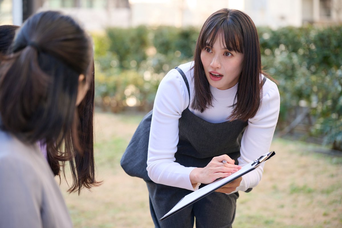 oshidoraEX's tweet photo. ╭━━━━━━━━━╮
　 第1話 場面写真公開
╰━ｖ━━━━━━━╯
🔌4月4日（土）よる11時スタート🤖
『 #ターミネーターと恋しちゃったら 』

皆さま❝ 1話予告動画❞を沢山ご覧いただきありがとうございます🙇‍♀️✨

予告動画に続き、本日は【場面写真】も公開‼️
ぜひ予告動画と一緒に予習しながら、1話放送をお楽しみしていてください📚
https://t.co/m9l4vaMJdH

#タミ恋
#宮舘涼太
#臼田あさ美
#松倉海斗
#SnowMan
#TravisJapan