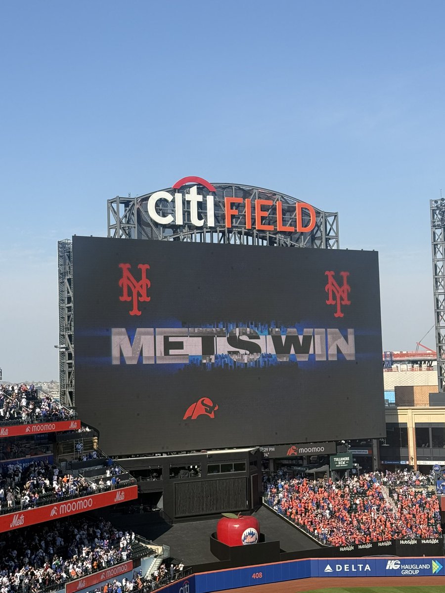 emily 🍎 tweet media