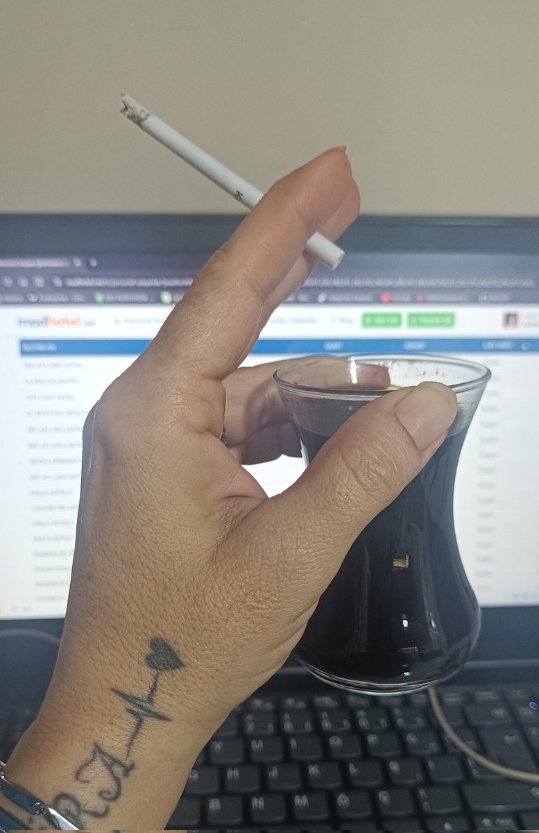 CENEH20's tweet photo. Kahve üstüne sigara,
Sigara üstüne #kahve içeni
Sevin..
Kahve ile sigarayı beraber içene
SARILIN...
Çünkü onun içinden geçmişlerdir.
#GeceyeNotum #iyigeceler #Kalinýchta #Jó éjt #GoodnightTwitterfriends https://t.co/E8FEbVon9D
