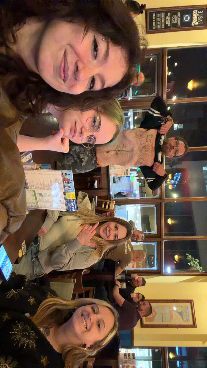 this1issecret's tweet photo. table 71 at the sun in Redhill, pls send drinks xxx #spoonpig #spoons https://t.co/PpEJaCjRjW