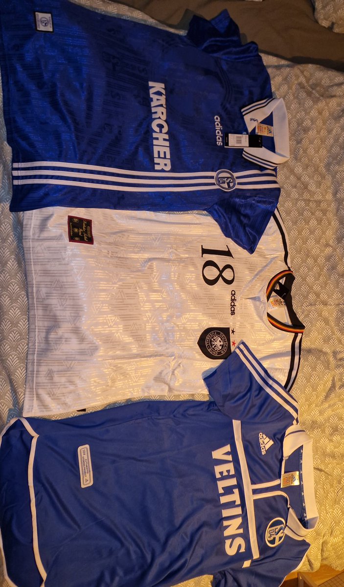 Jonas978's tweet photo. @pablinho1904 @classicshirts Sehr zufrieden! https://t.co/2SX3ryDHgx
