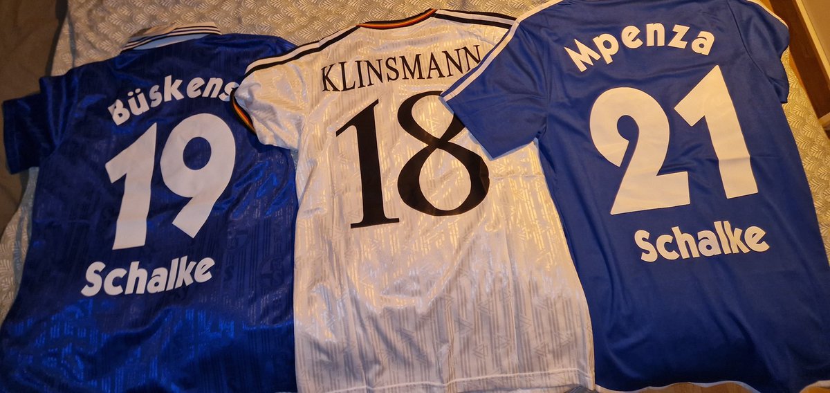 Jonas978's tweet photo. @pablinho1904 @classicshirts Sehr zufrieden! https://t.co/2SX3ryDHgx