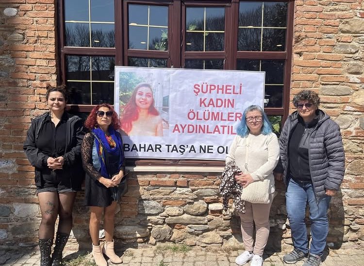bodrum_kadin's tweet photo. Bahar Taş için Aydın’da gerçekleştirilen basın toplantısına katılarak, hep birlikte adalet ve hakikat talebini yükselttik.

#BaharTaş için yürütülen adalet mücadelesinin takipçisi olacağız.
Hakikat ortaya çıkana kadar kadın dayanışmasını büyütmeye devam edeceğiz.
#BaharTaşaNeOldu https://t.co/Q7rh5rkjFS