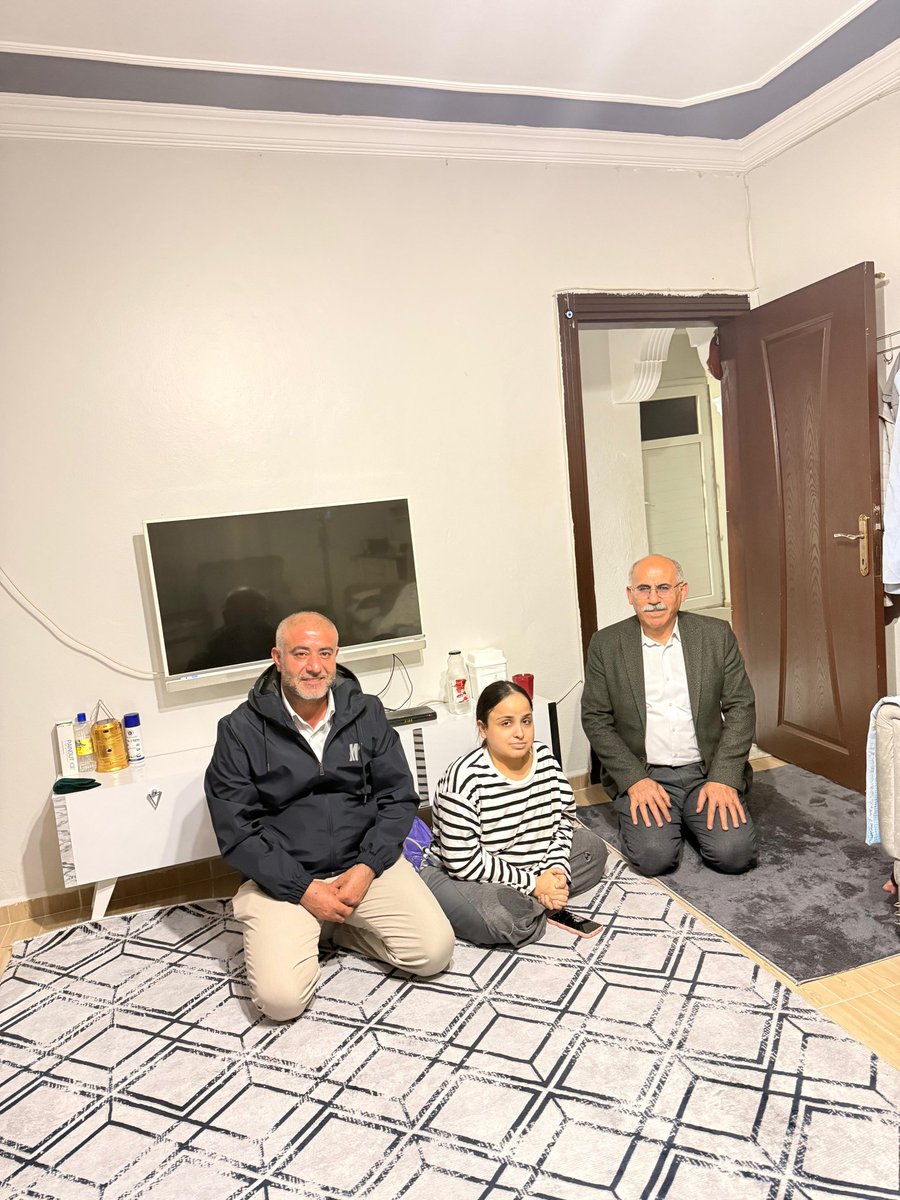 📍Dağlıoğlu Mahallesi / Ziyaret
Yaşlılarımızı ve hastalarımızı ziyaret ederek geçmiş olsun dileklerimizi ilettik. 💛
<a href="/omerrcelik/">Ömer Çelik</a> <a href="/abuyukgumus/">Ahmet Büyükgümüş</a> <a href="/yahyacelik_/">YAHYA ÇELİK</a> <a href="/ozmehmetemin/">Mehmet Emin Öz</a> <a href="/Tamer_Dagli/">Tamer Dağlı 🇹🇷</a> <a href="/KaramikSunay/">Sunay Karamık</a> <a href="/abdullahdogru01/">Abdullah Doğru</a> <a href="/farukaytek/">Faruk Aytek</a>