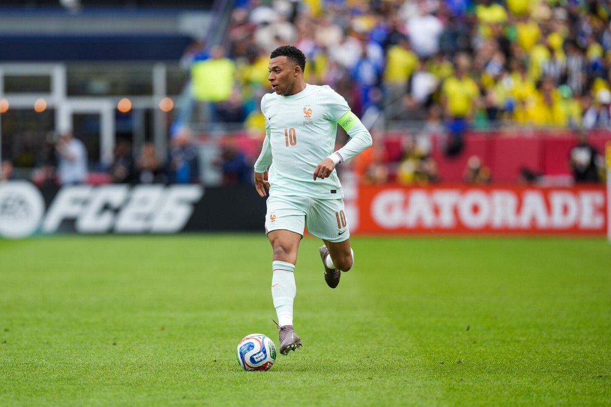 leparisiensport's tweet image. #BRE #FRA Buuuut de Kylian Mbappé (32e), qui ouvre le score (0-1)

Suivez notre direct ➡️ l.leparisien.fr/nIkG