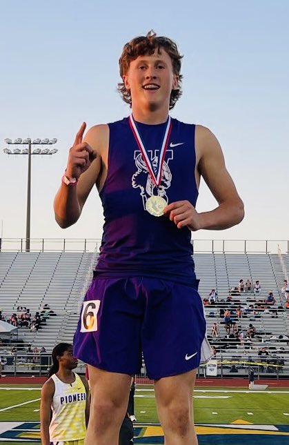 Coach_Sims_5's tweet photo. VANDEVENTER VIKINGS STAND UP! #DCA #NEXTSTEP
DISTRICT CHAMPION 110 HH
CONGRATULATIONS BRADY WHITE ON WINNING FIRST PLACE!

Day by day, we get better and better… until we can’t be beat.

#VikingFamily #ByTheCode #DCA #TrackSeason #VandeventerAthletics https://t.co/xTb4niVKmK